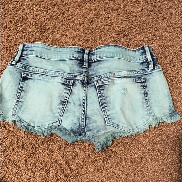 Guess shorty shorts - Picture 2 of 3